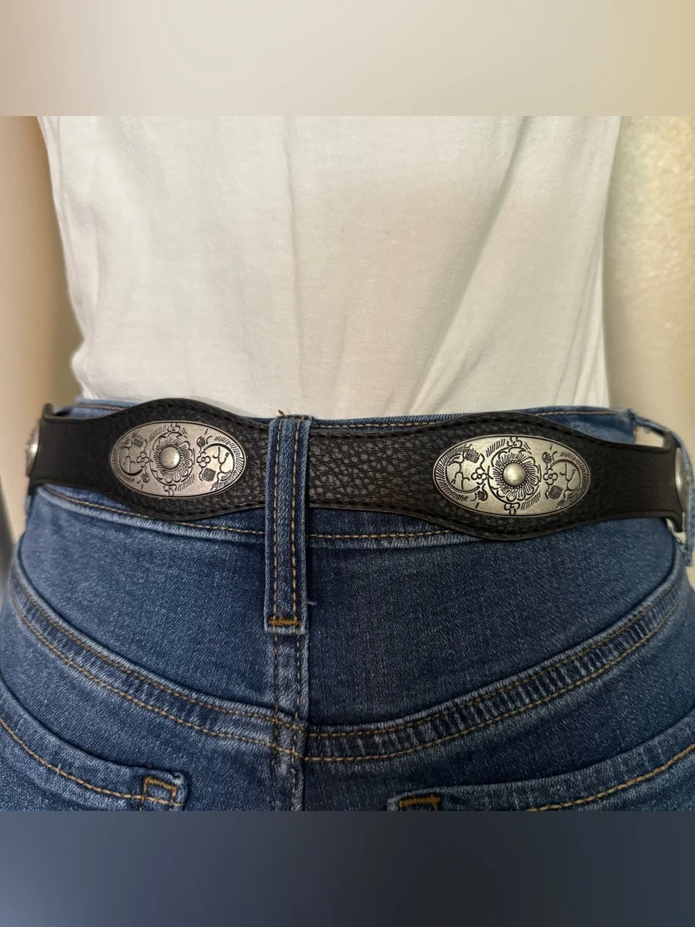 Black PU leather old silver tone buckle with concho details